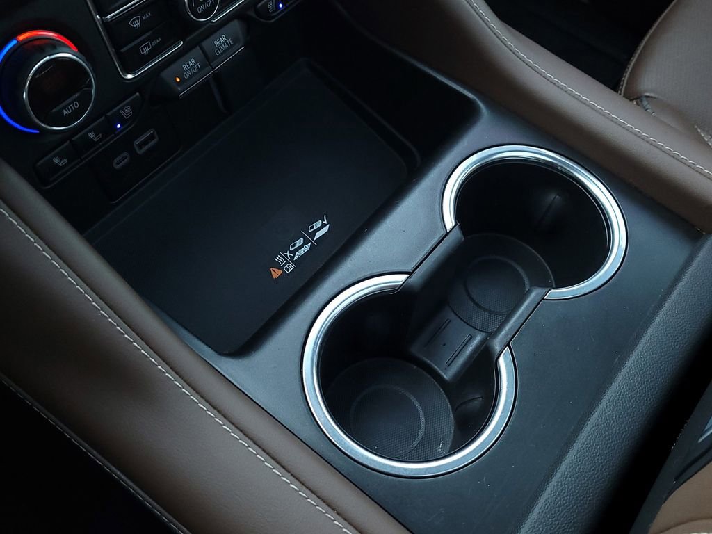 Used 2023 Chevrolet Suburban High Country image 22