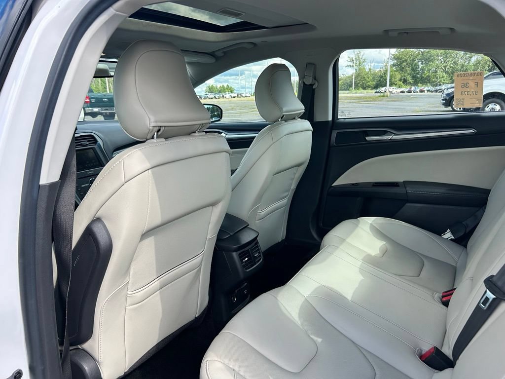 Used 2016 Ford Fusion Titanium FWD image 16