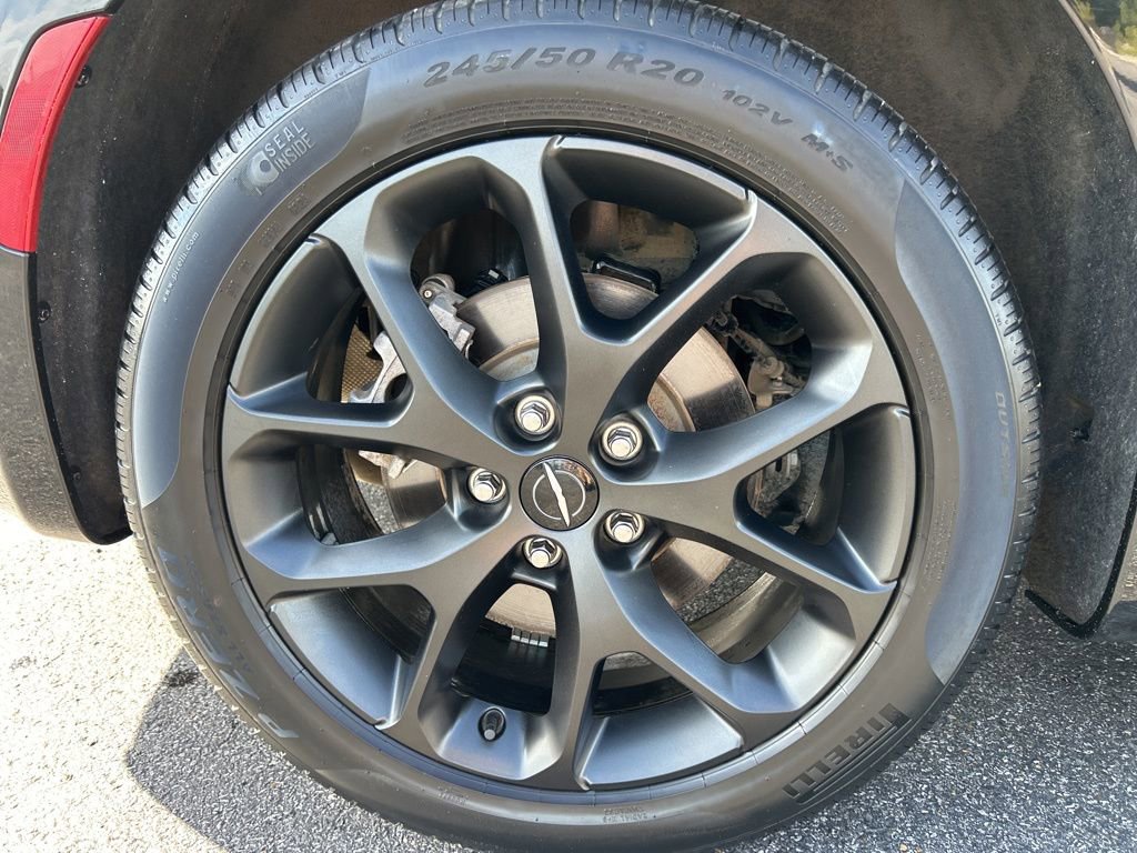 Used 2024 Chrysler Pacifica Touring-L w/ Uconnect Theater Family Group image 39