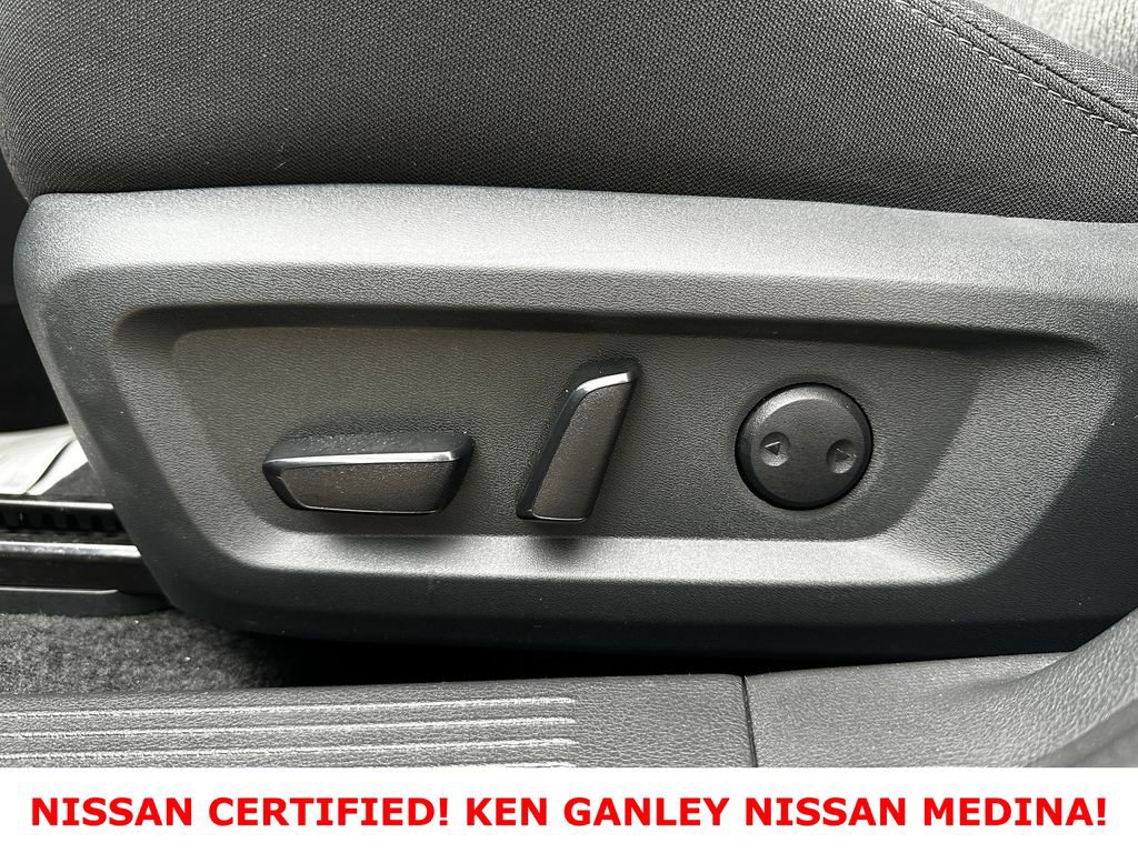 Certified 2026 Nissan Rogue SV AWD/4WD image 34