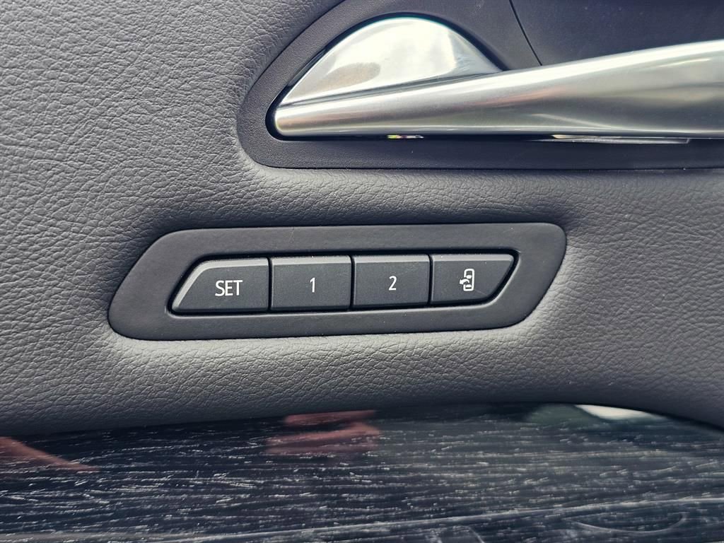 Used 2022 Cadillac XT4 Premium Luxury w/ Enhanced Visibility Package image 11