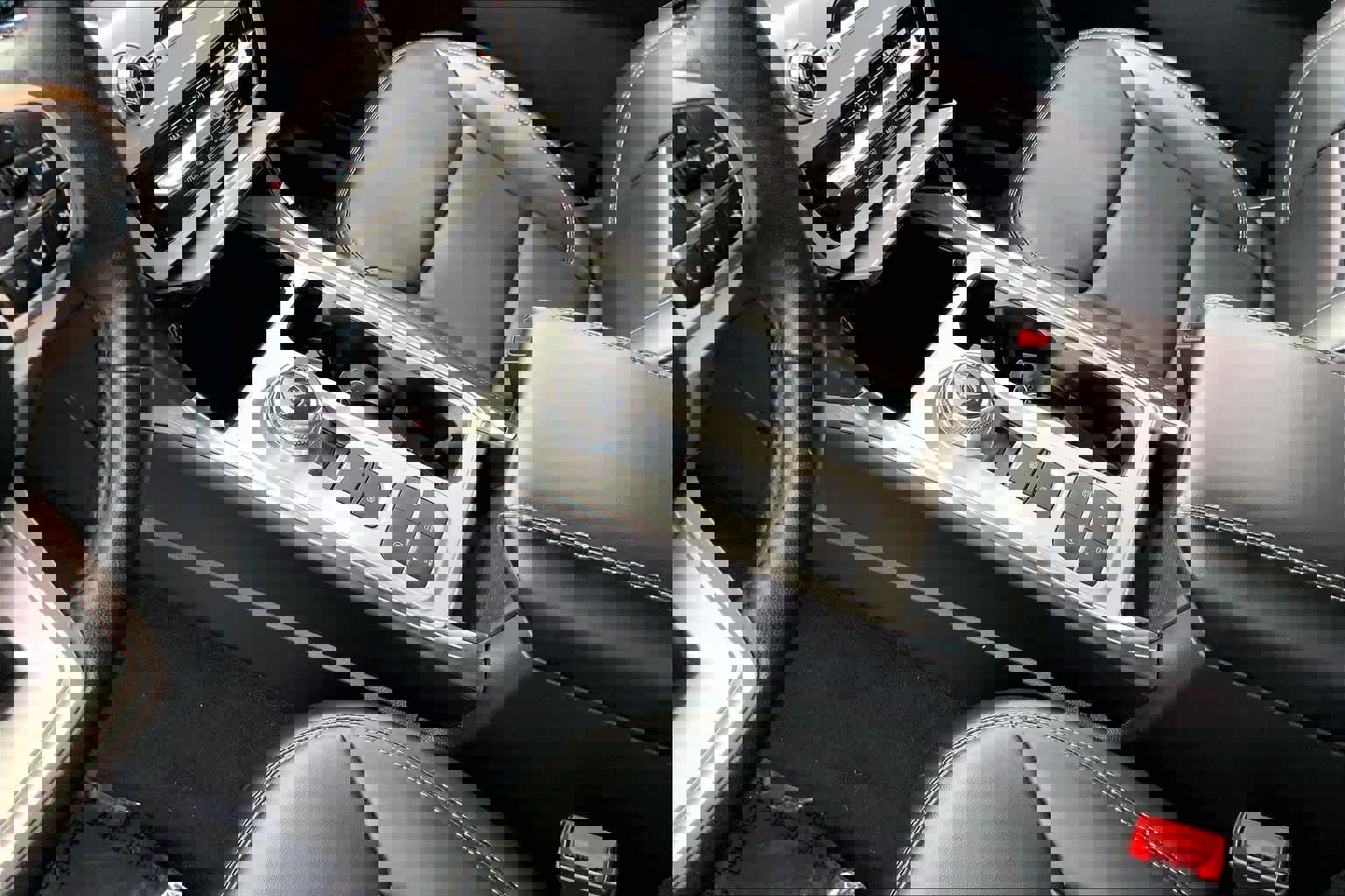 Used 2024 Ford Explorer XLT w/ Equipment Group 202A image 16