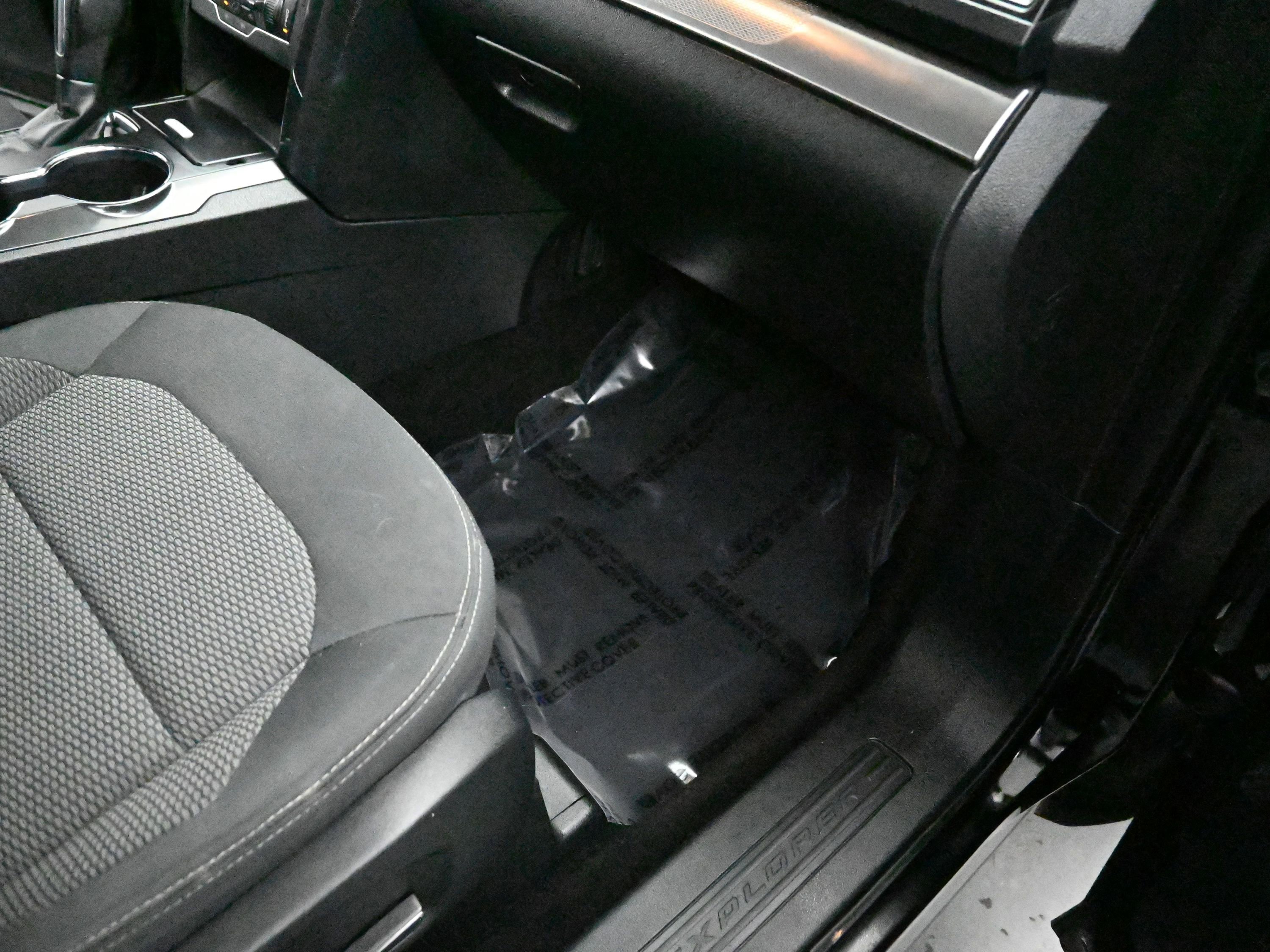 Used 2018 Ford Explorer XLT w/ Equipment Group 201A image 19