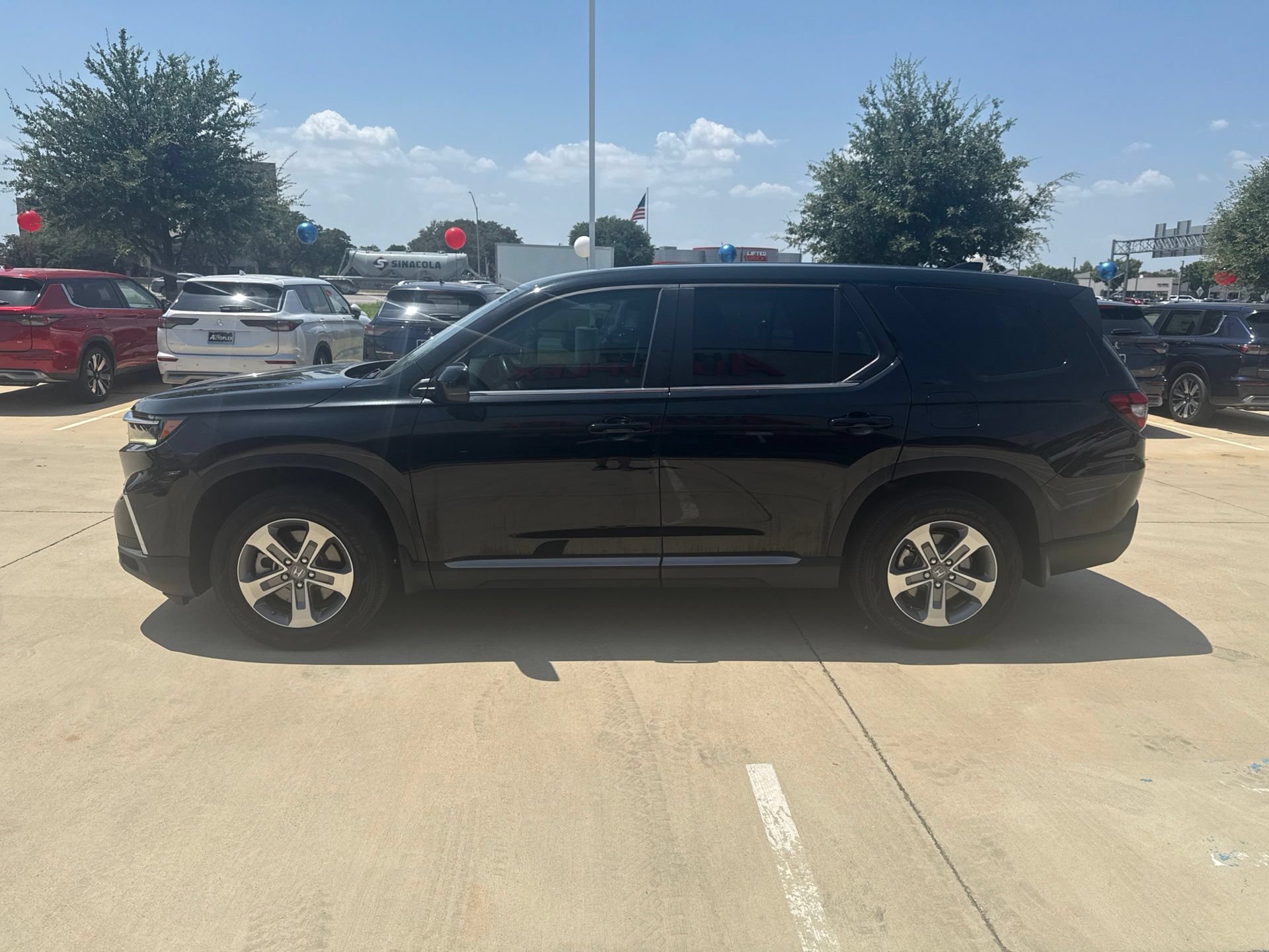 Used 2025 Honda Pilot EX-L image 3