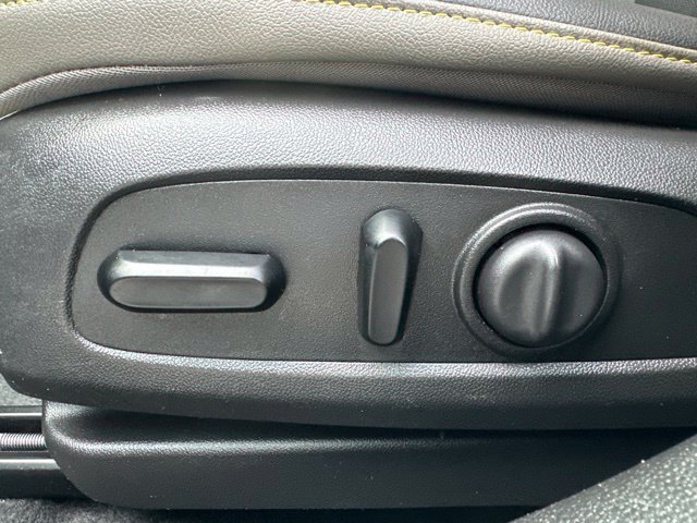 Used 2025 Chevrolet Trax ACTIV w/ Sunroof Package FWD image 12