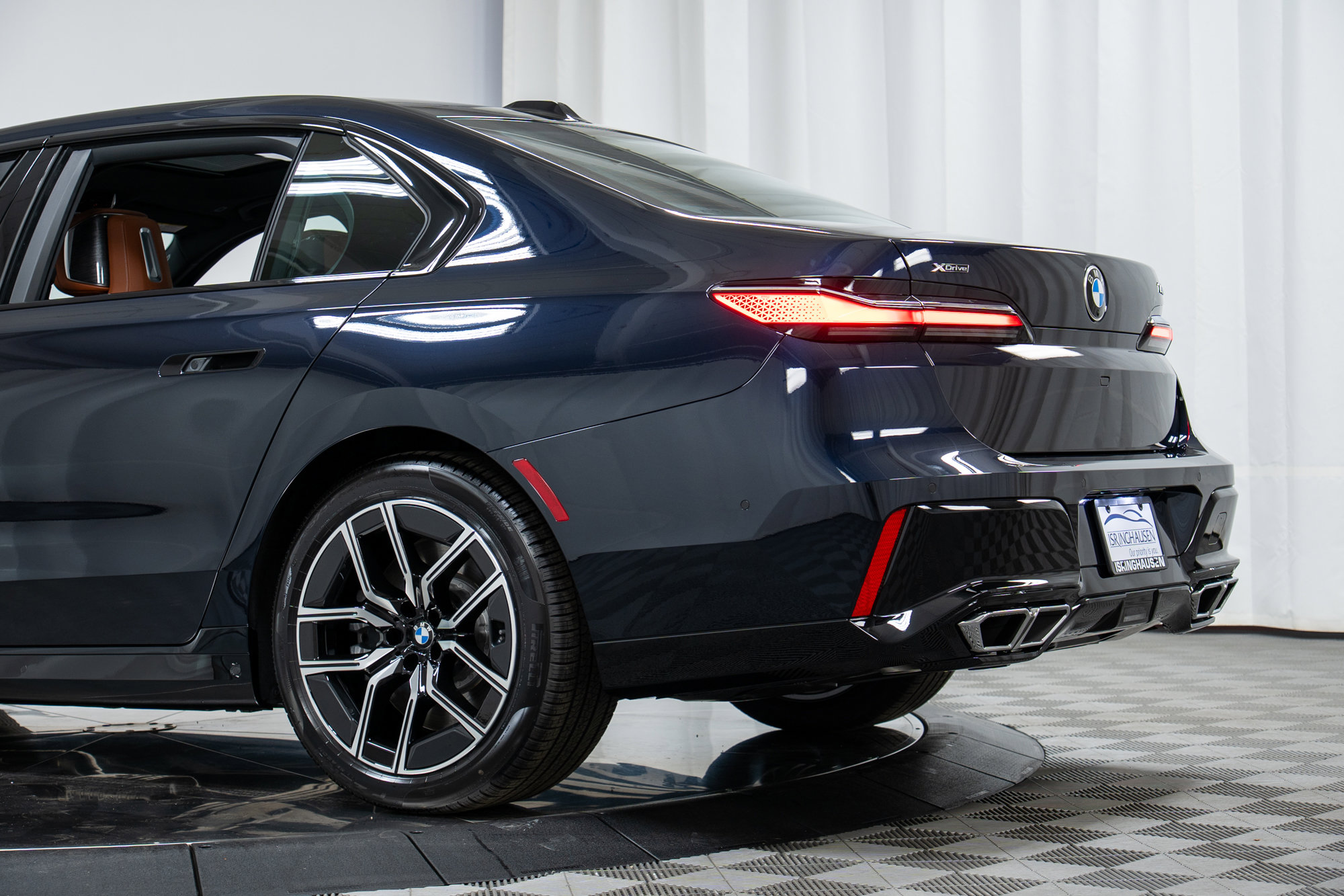 Used 2025 BMW 760i xDrive w/ Executive Package image 35