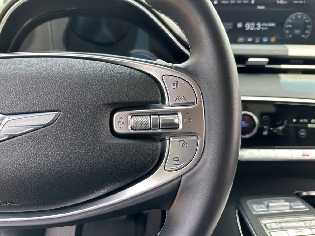 Used 2025 Genesis GV70 2.5T AWD/4WD image 4