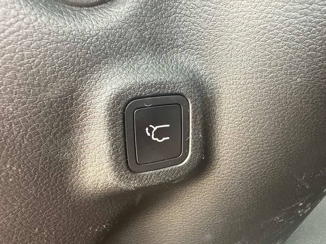 Used 2025 Jeep Compass Latitude w/ Convenience Group AWD/4WD image 16