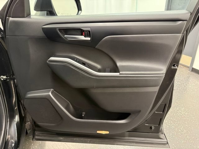 Certified 2025 Toyota Highlander XLE AWD/4WD image 8