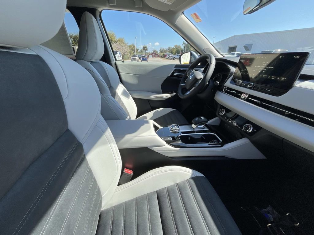 New 2026 Mitsubishi Outlander SE image 17