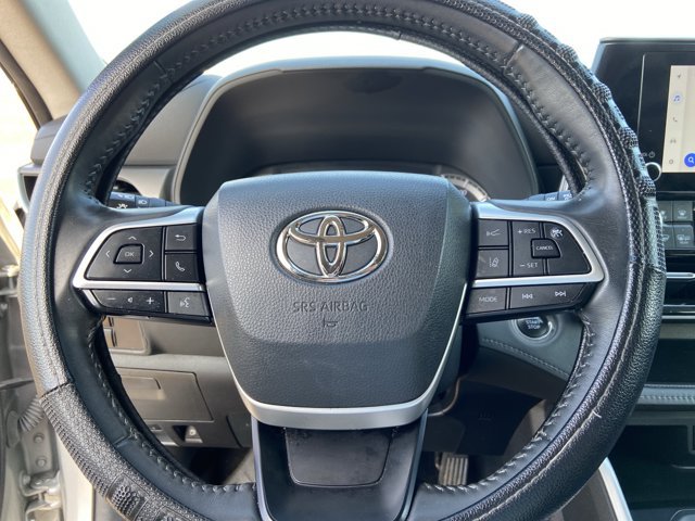 Used 2023 Toyota Highlander LE AWD/4WD image 35