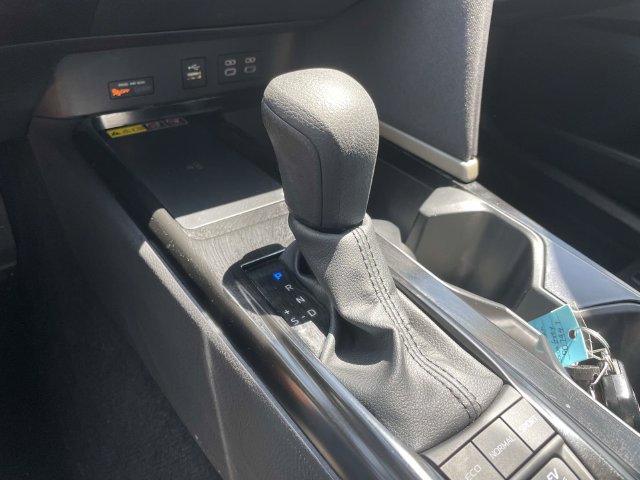 Used 2025 Toyota Camry LE w/ Convenience Package FWD image 31