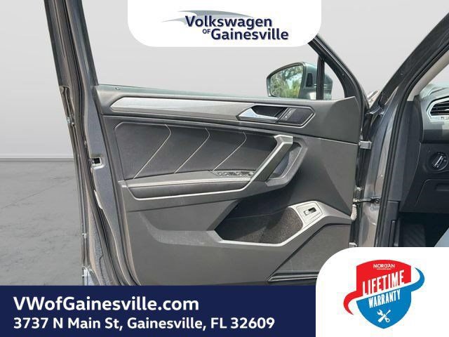 Used 2024 Volkswagen Tiguan SE AWD/4WD image 19