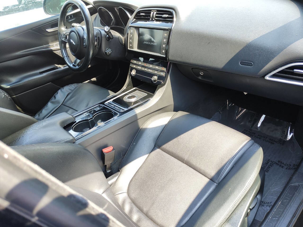 Used 2017 Jaguar XE Premium image 38