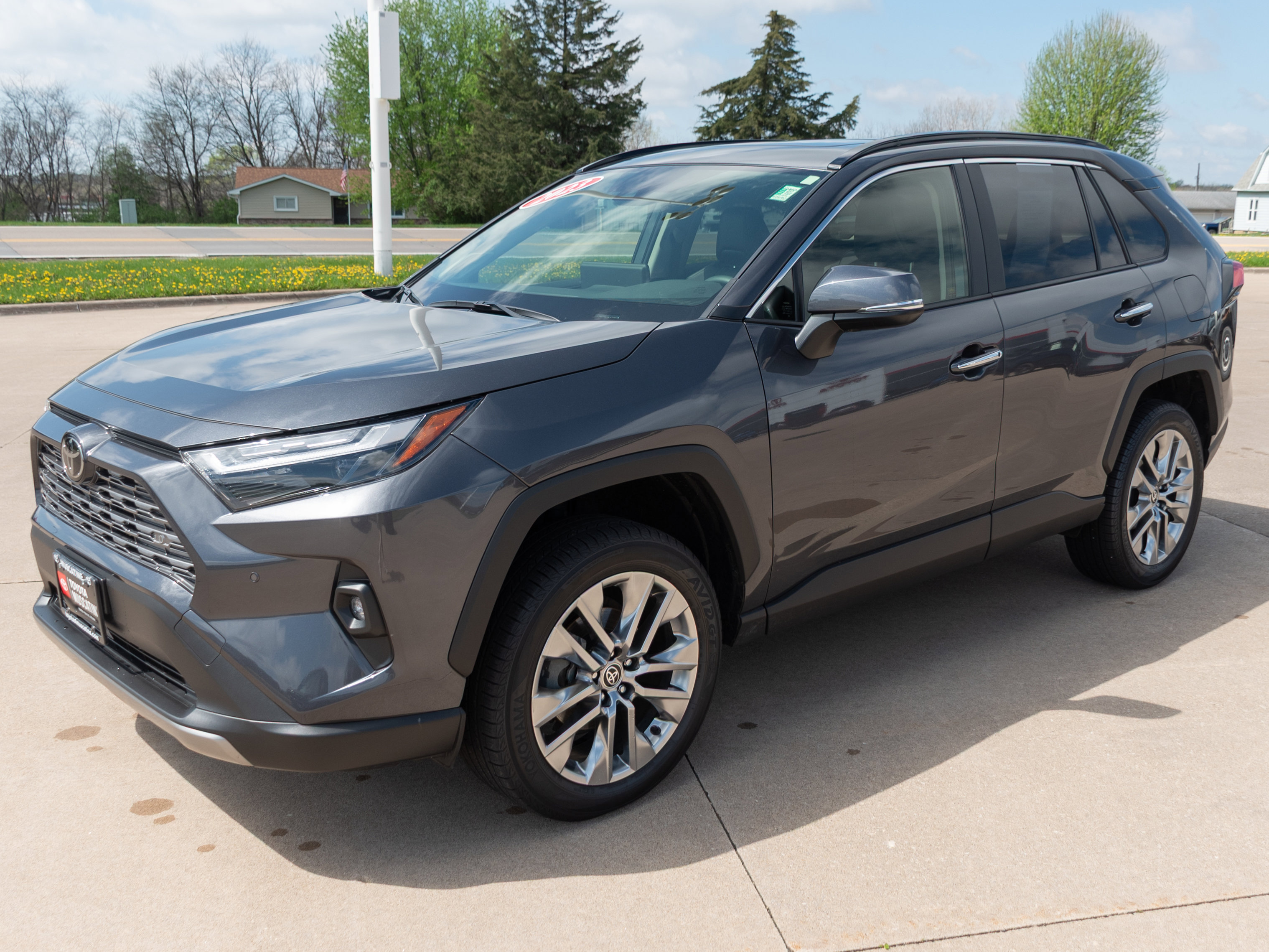 Used 2023 Toyota RAV4 Limited w/ Limited Grade Weather Package AWD/4WD image 5