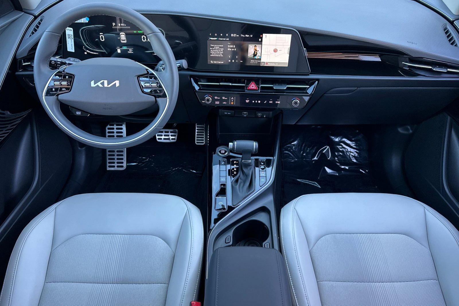 Used 2025 Kia Niro EX Touring image 10