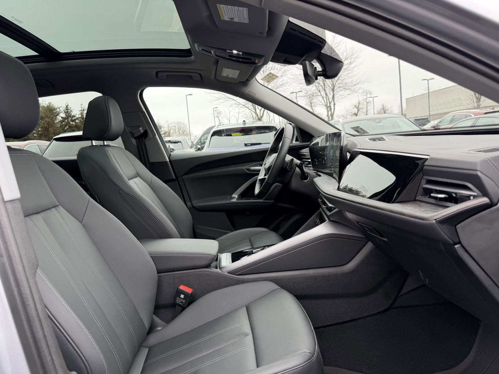 Used 2025 Audi Q5 Premium w/ Convenience Package image 15