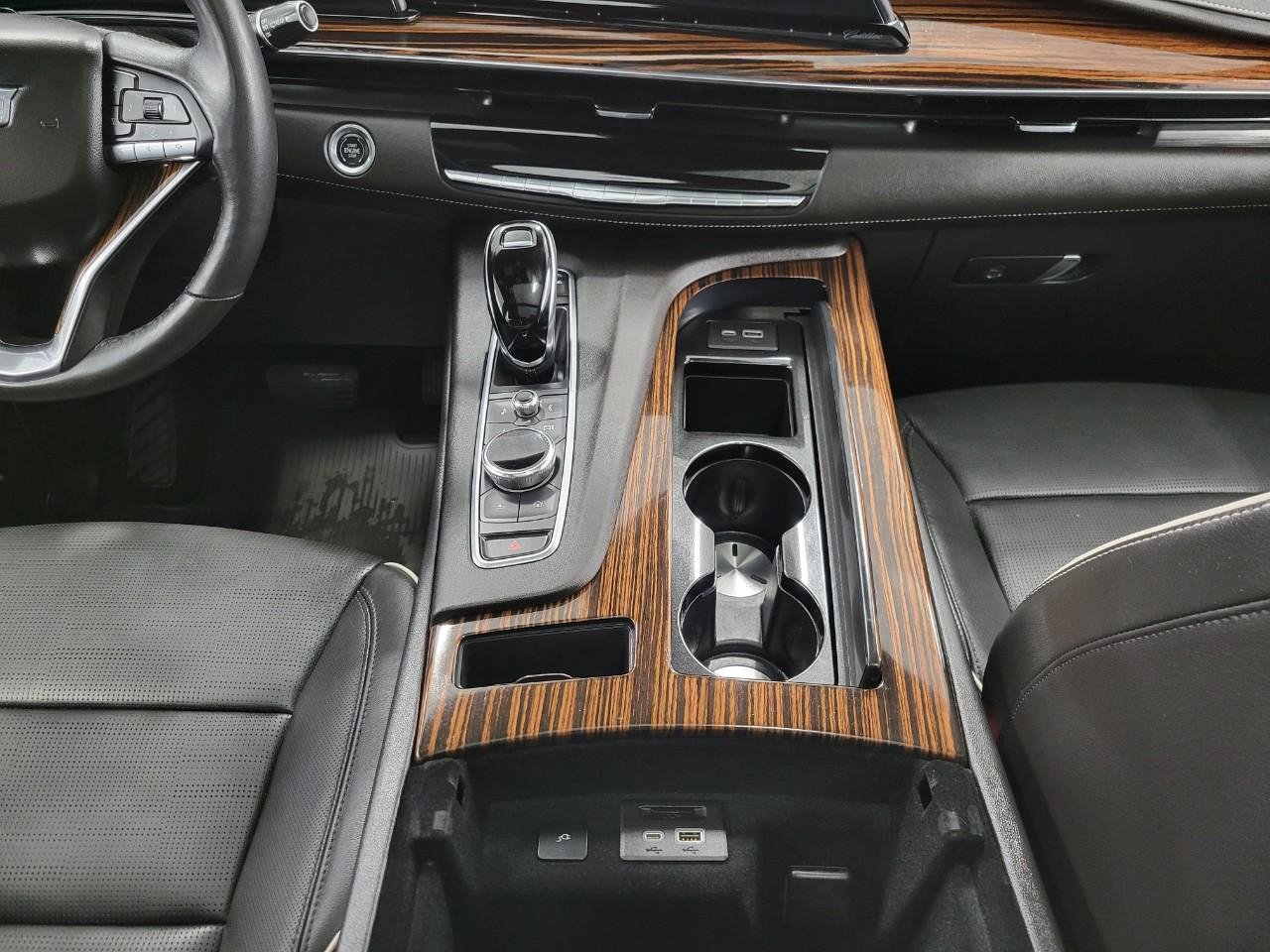 Used 2021 Cadillac Escalade Premium Luxury image 17