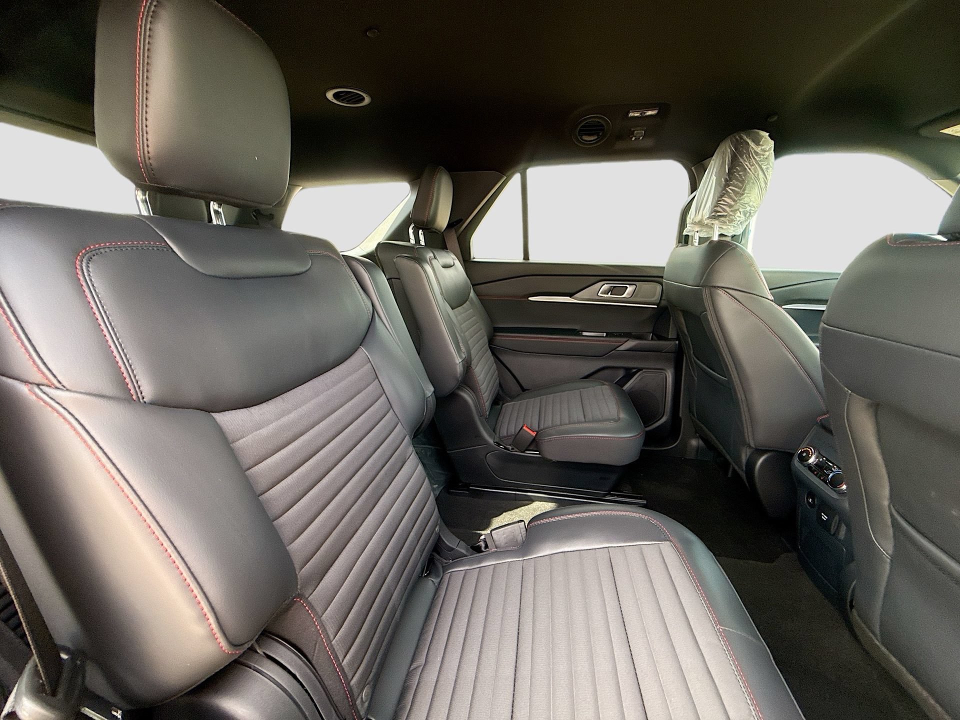 New 2026 Ford Explorer ST-Line w/ ST-Line Street Pack RWD image 28