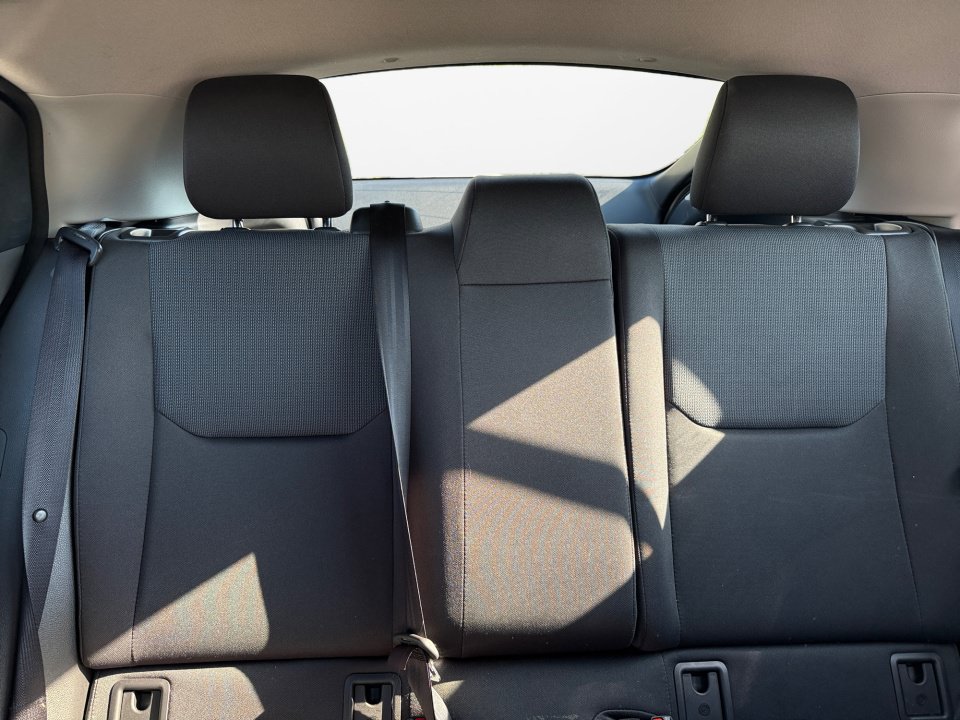 Used 2025 Toyota Prius LE FWD image 12