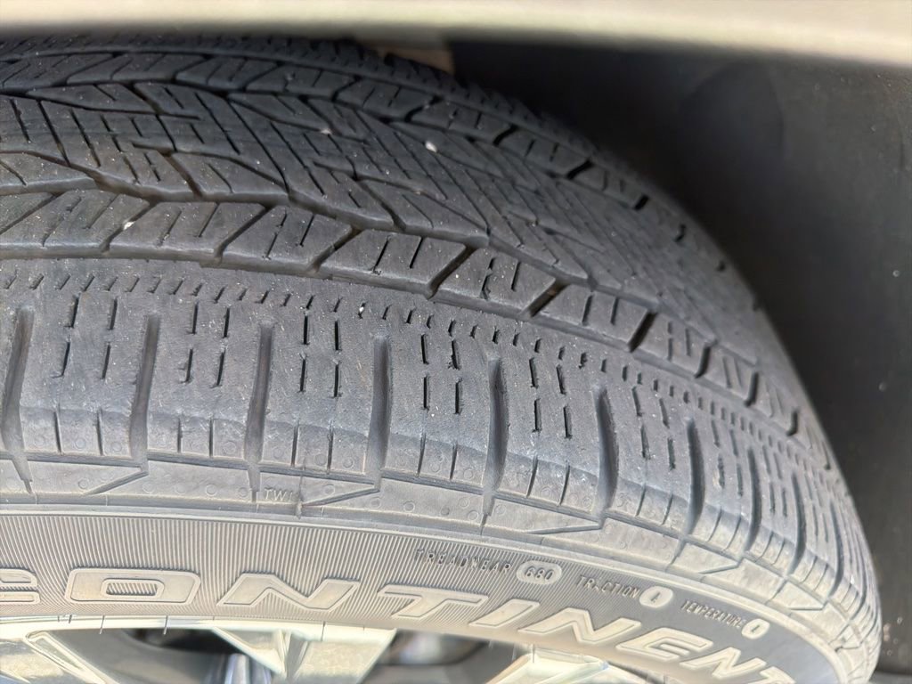 Used 2023 Chevrolet Traverse RS FWD image 9