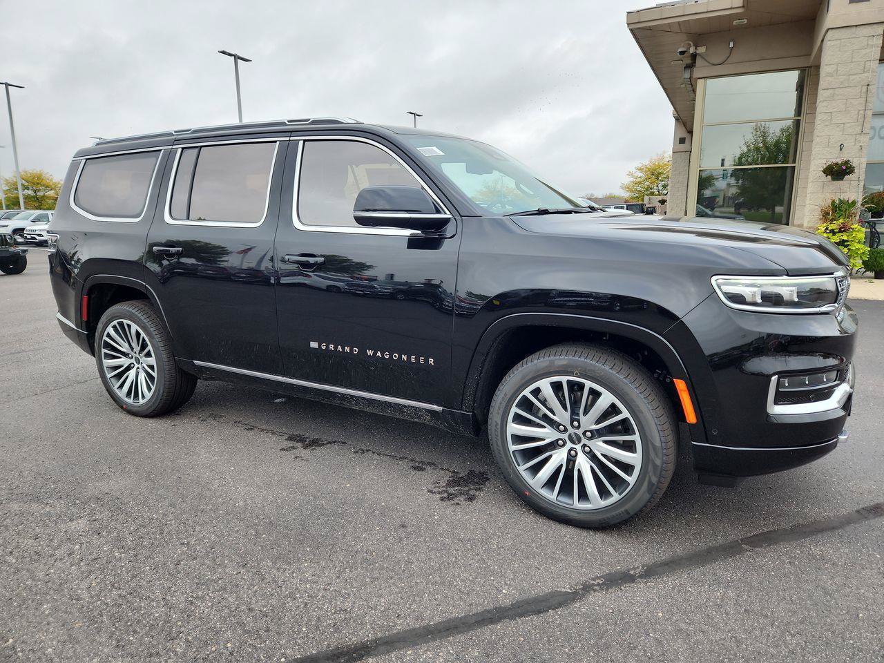 New 2023 Jeep Grand Wagoneer Series III w/ HD Trailer Tow Package AWD/4WD image 11