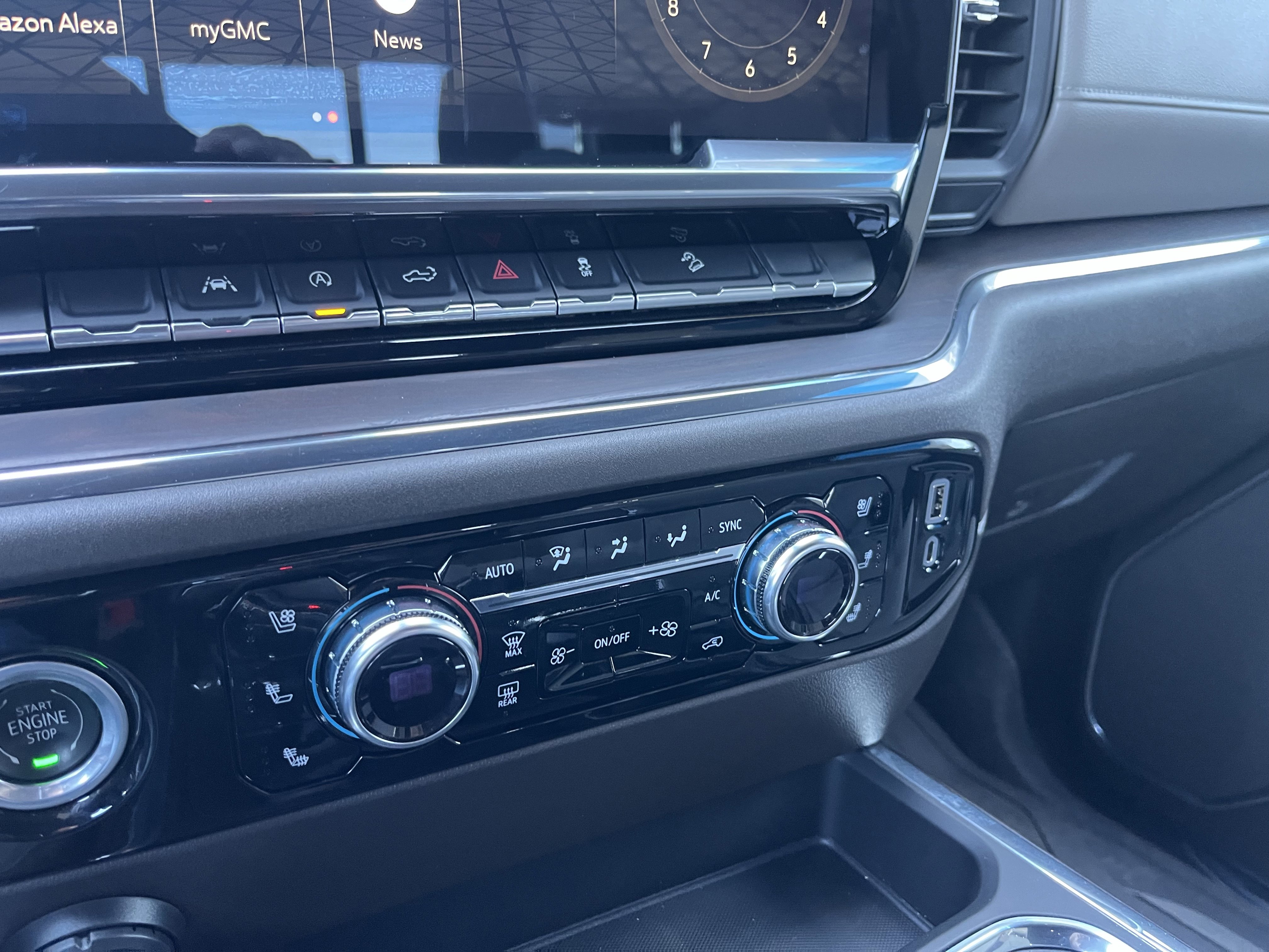Used 2023 GMC Sierra 1500 SLT w/ SLT Premium Package AWD/4WD image 10