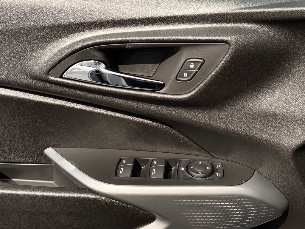 New 2026 Chevrolet Trax LS w/ LS Convenience Package FWD image 17