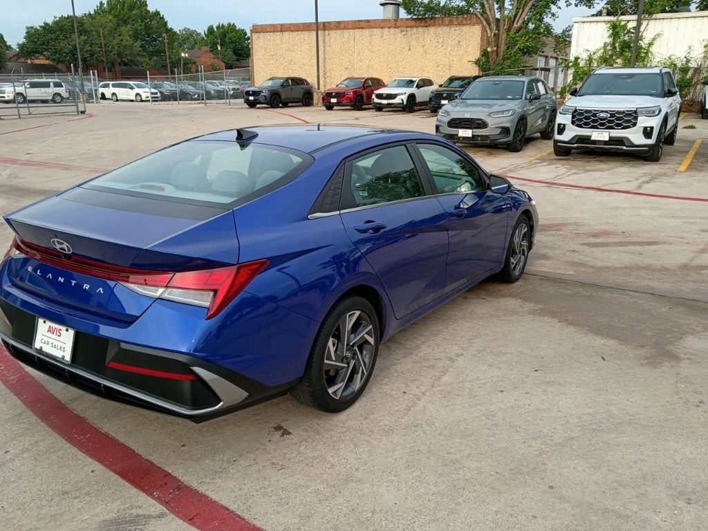Used 2025 Hyundai Elantra SEL FWD image 7