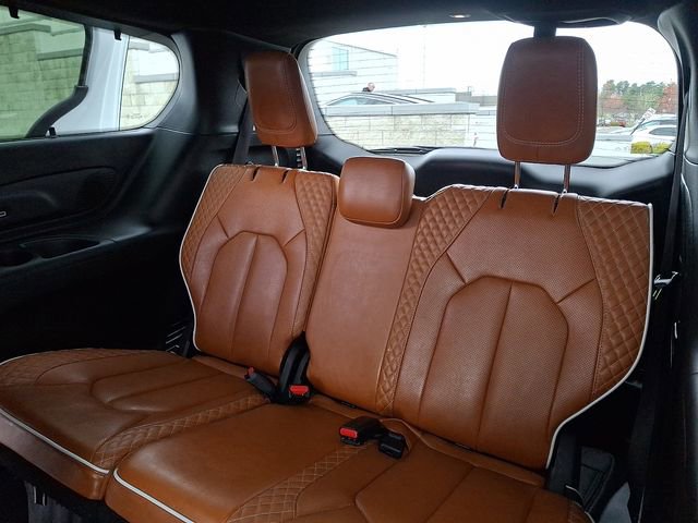 Used 2024 Chrysler Pacifica Pinnacle image 11