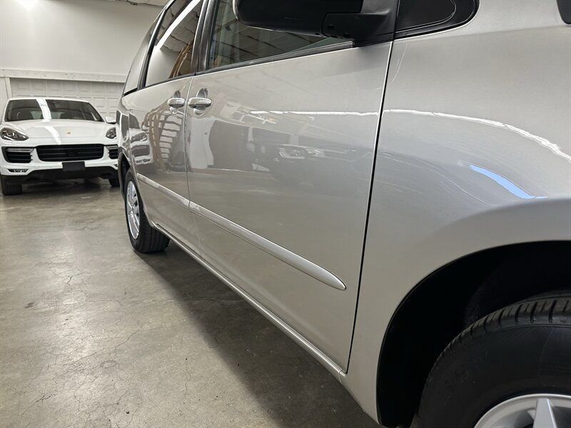 Used 2007 Toyota Sienna LE FWD image 33