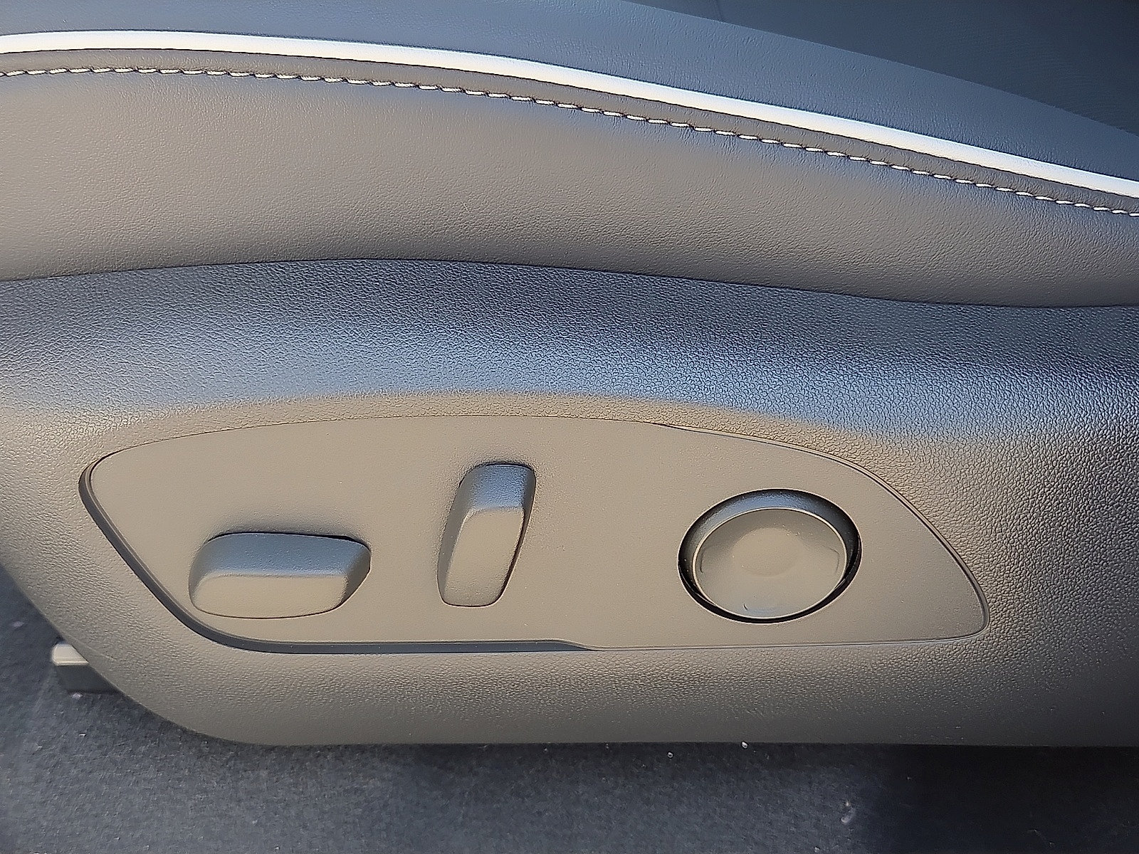 New 2027 Buick Enclave Sport Touring w/ Power Package FWD image 16