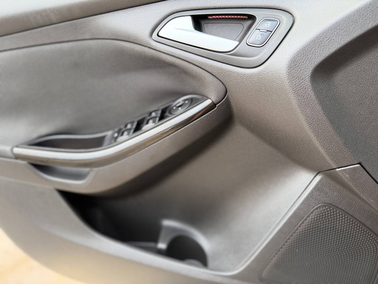 Used 2017 Ford Focus Titanium FWD image 20
