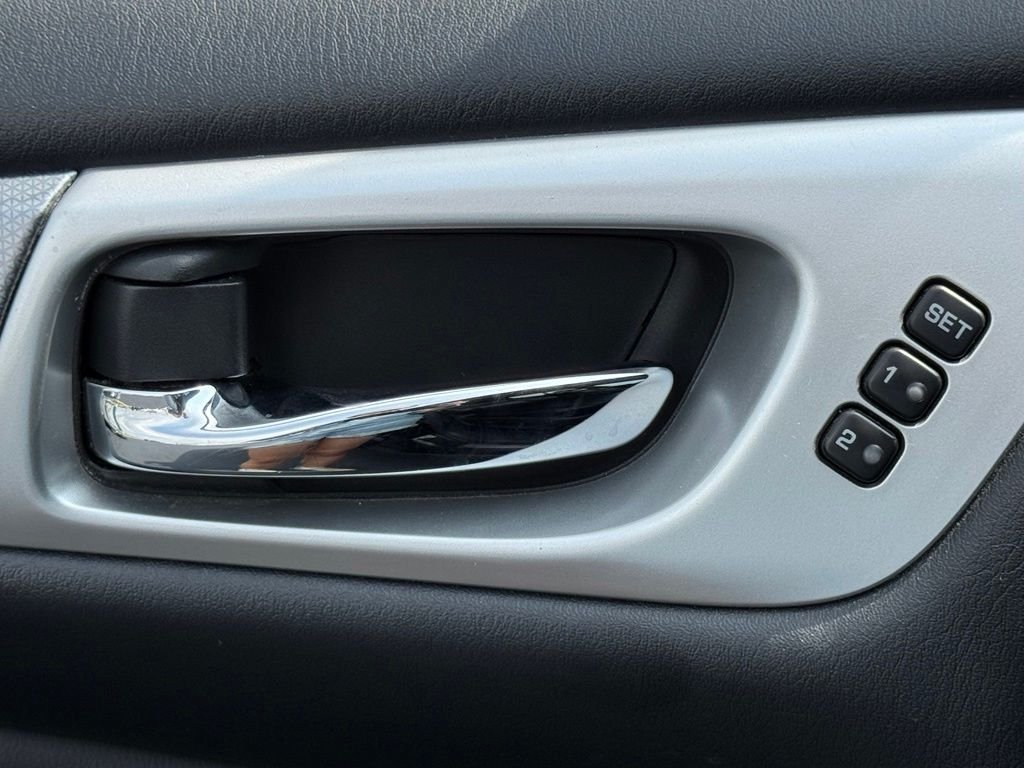 Used 2019 Nissan Pathfinder SL FWD image 19
