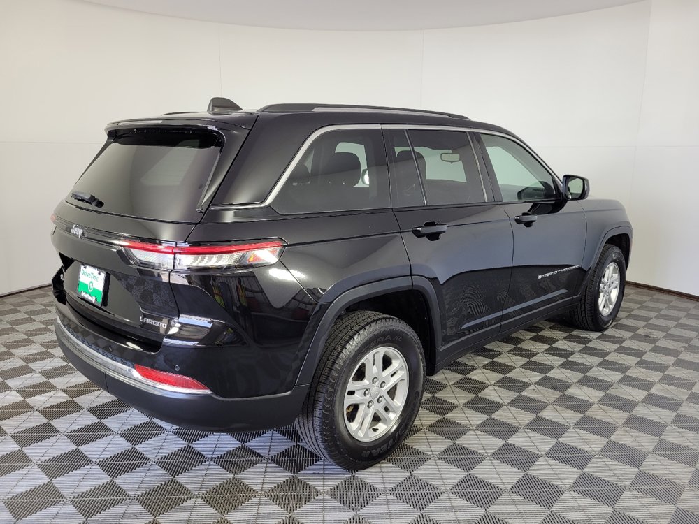 Used 2023 Jeep Grand Cherokee Laredo AWD/4WD image 9