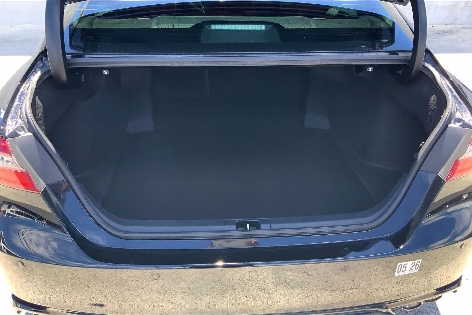 Used 2022 Toyota Camry XSE FWD image 18