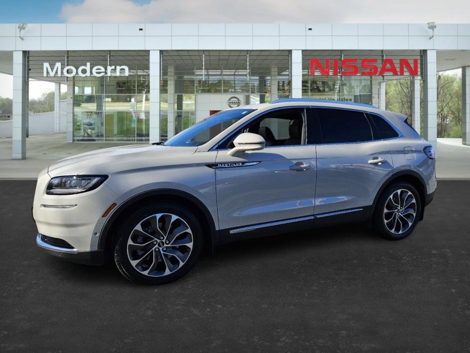 Used 2023 Lincoln Nautilus Reserve w/ Equipment Group 201A image 1