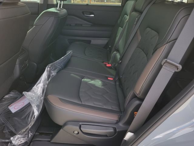 New 2026 Nissan Pathfinder Platinum image 7
