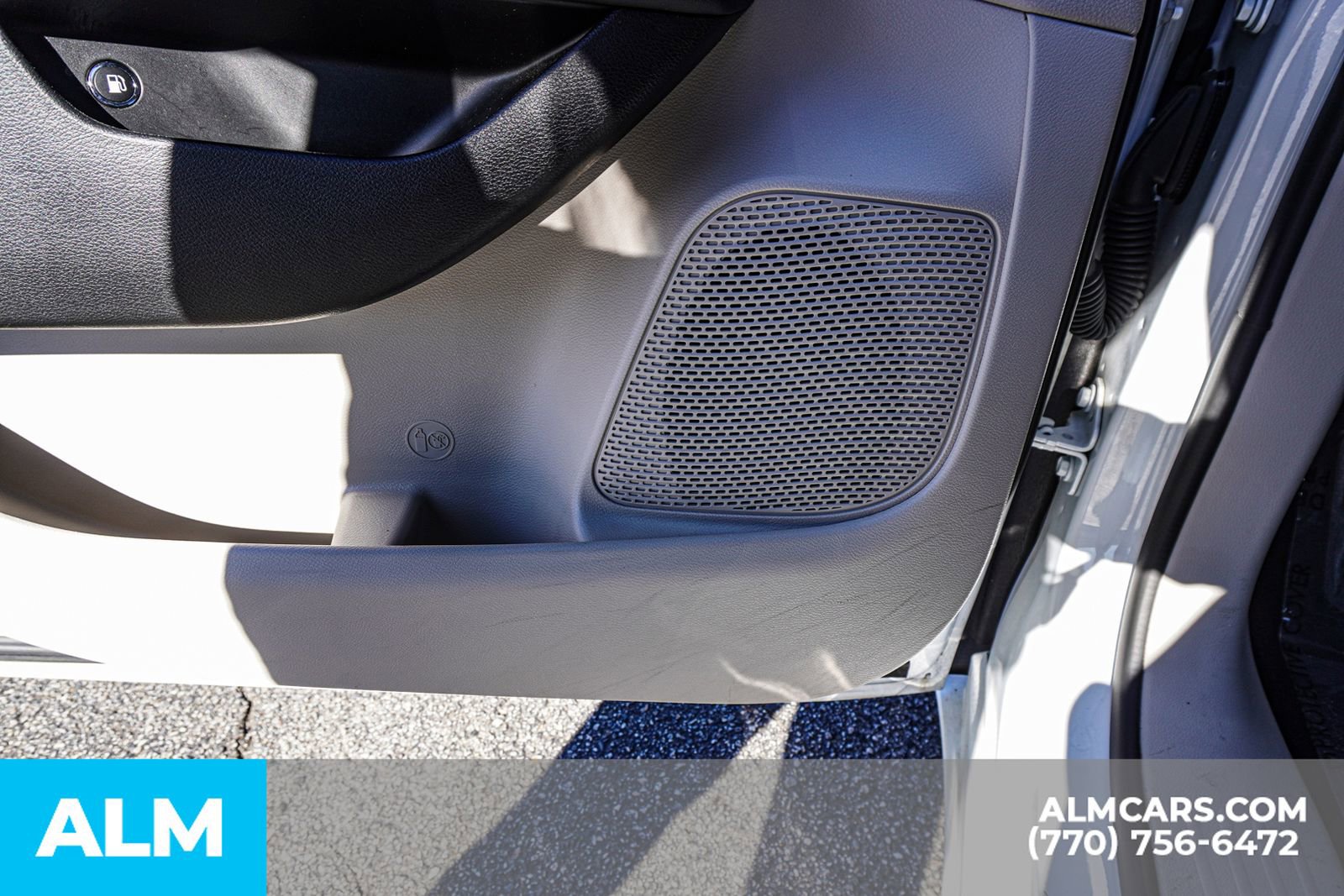 Used 2024 Chrysler Pacifica Select image 57