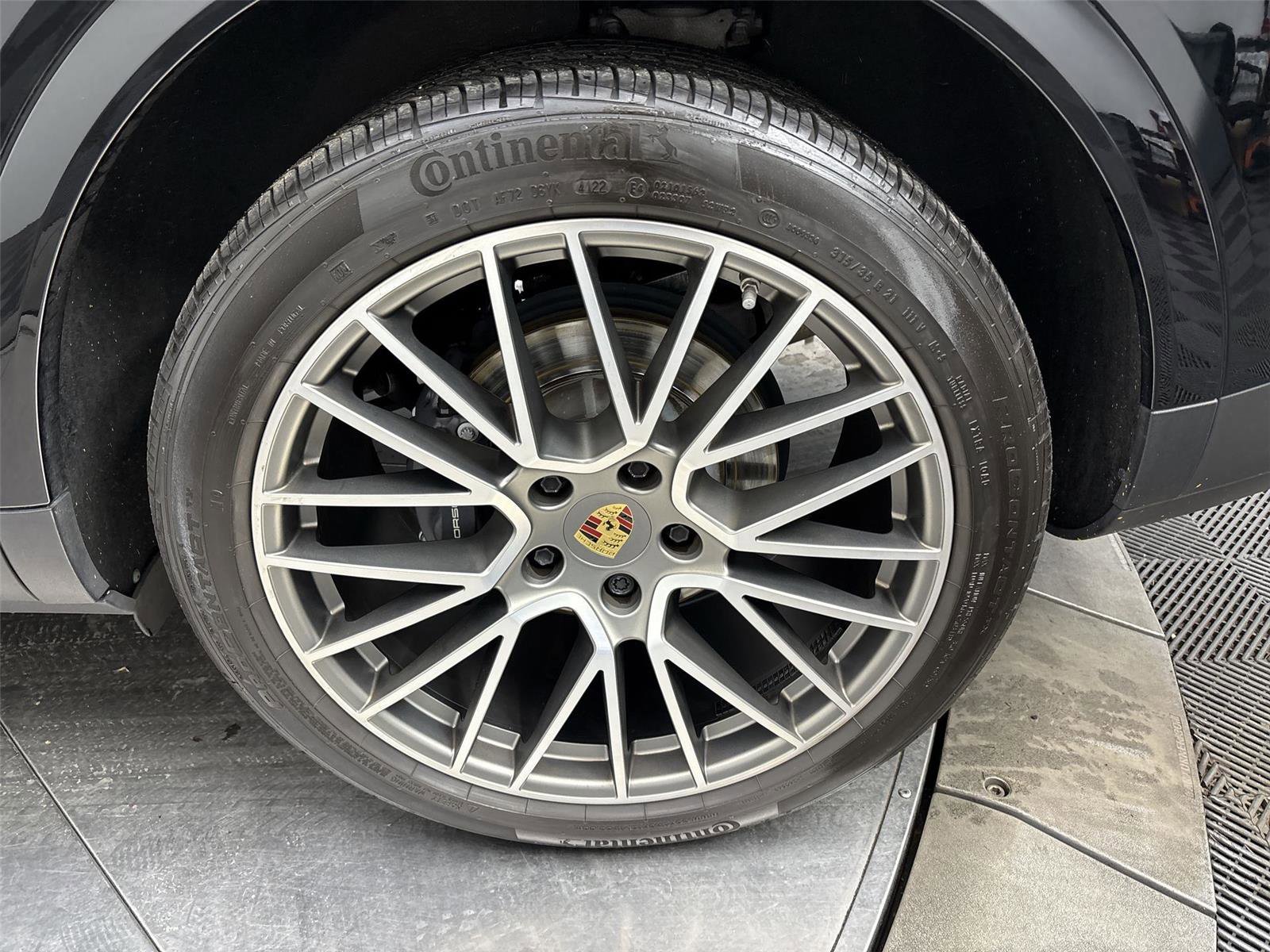 Used 2023 Porsche Cayenne image 27
