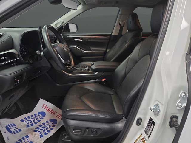 Used 2023 Toyota Highlander L image 4