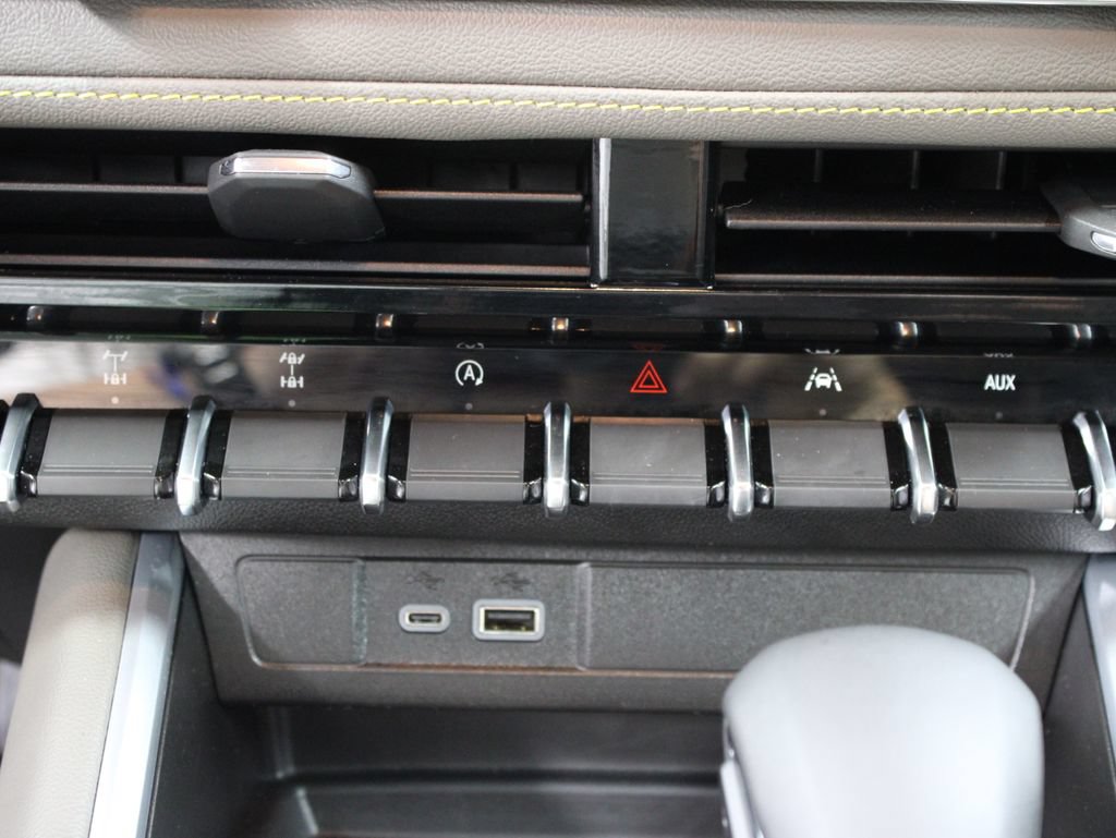 Used 2026 Chevrolet Colorado ZR2 w/ Technology Package AWD/4WD image 65