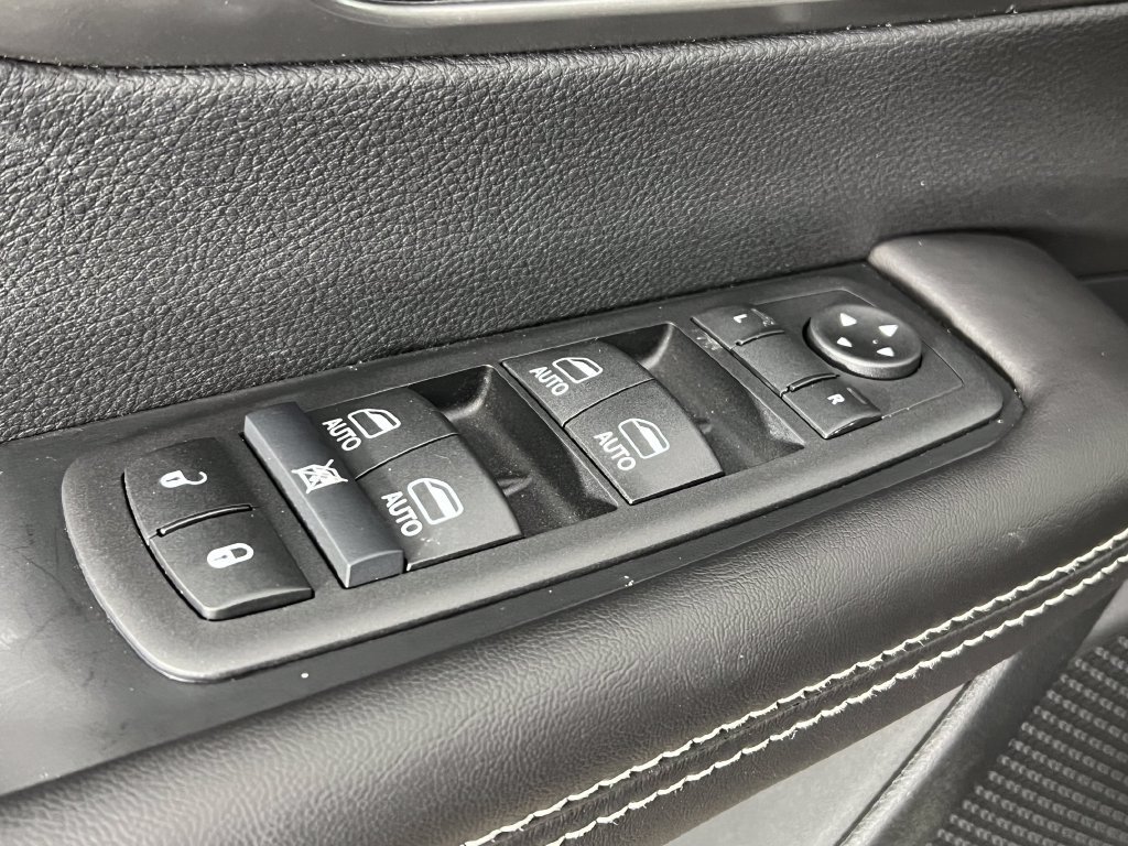 New 2026 Chrysler Pacifica Select FWD image 24