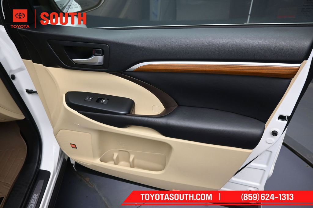 Used 2017 Toyota Highlander Limited AWD/4WD image 37