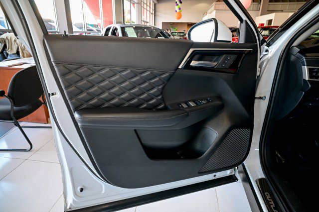 Used 2023 Mitsubishi Outlander SEL 40th Anniversary image 17