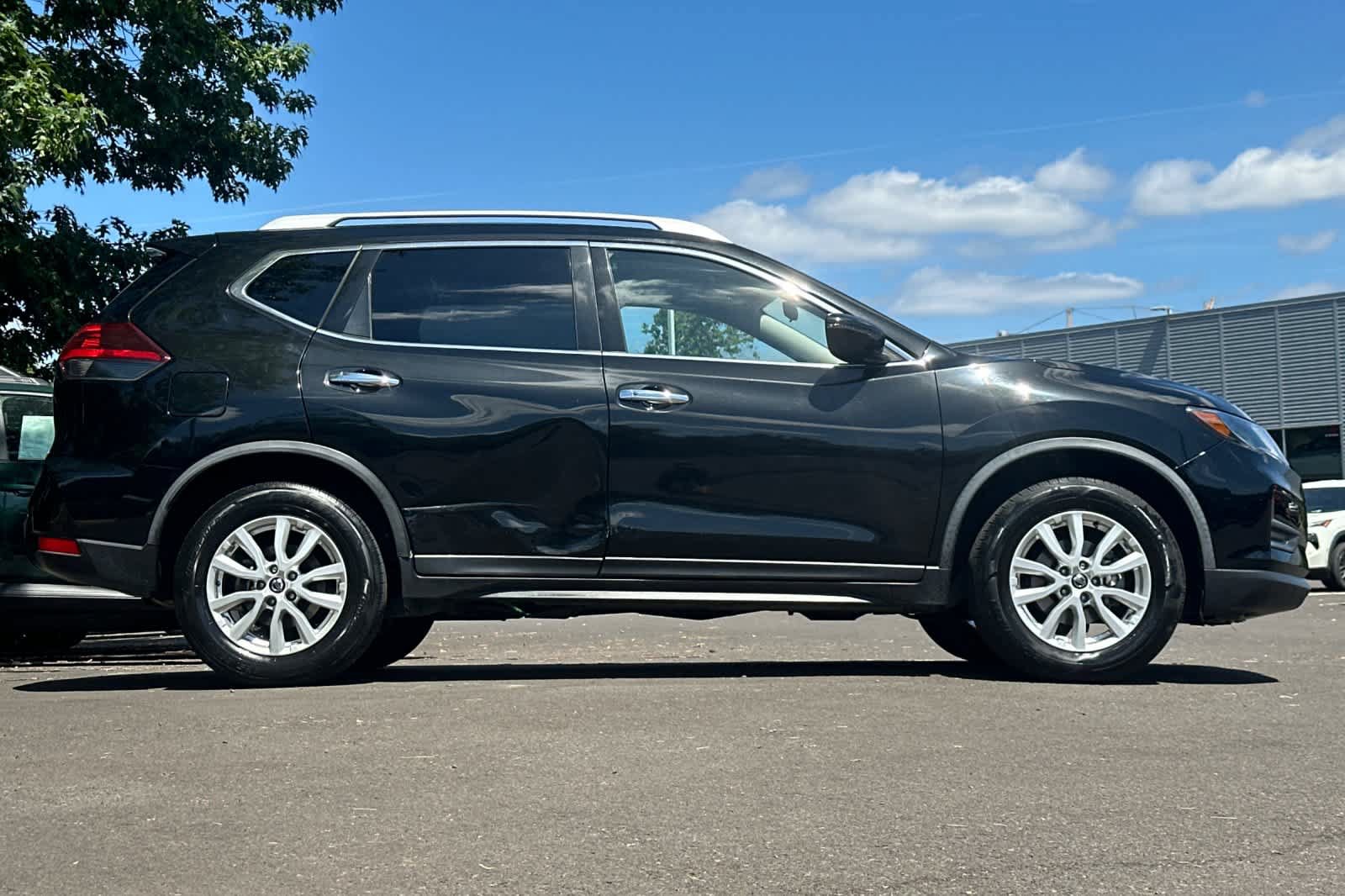 Used 2020 Nissan Rogue SV FWD image 8
