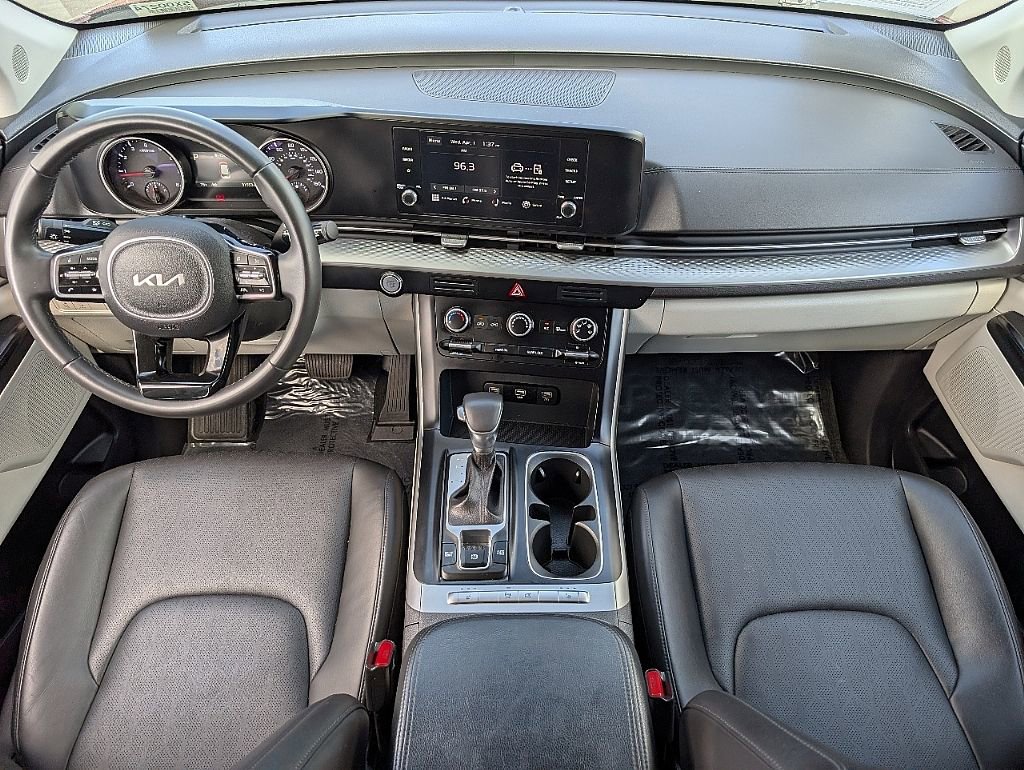 Used 2024 Kia Carnival LX FWD image 22