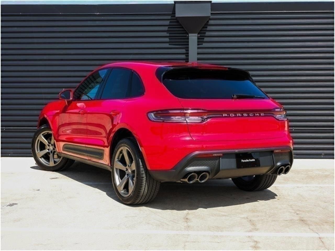 Certified 2025 Porsche Macan AWD/4WD image 3