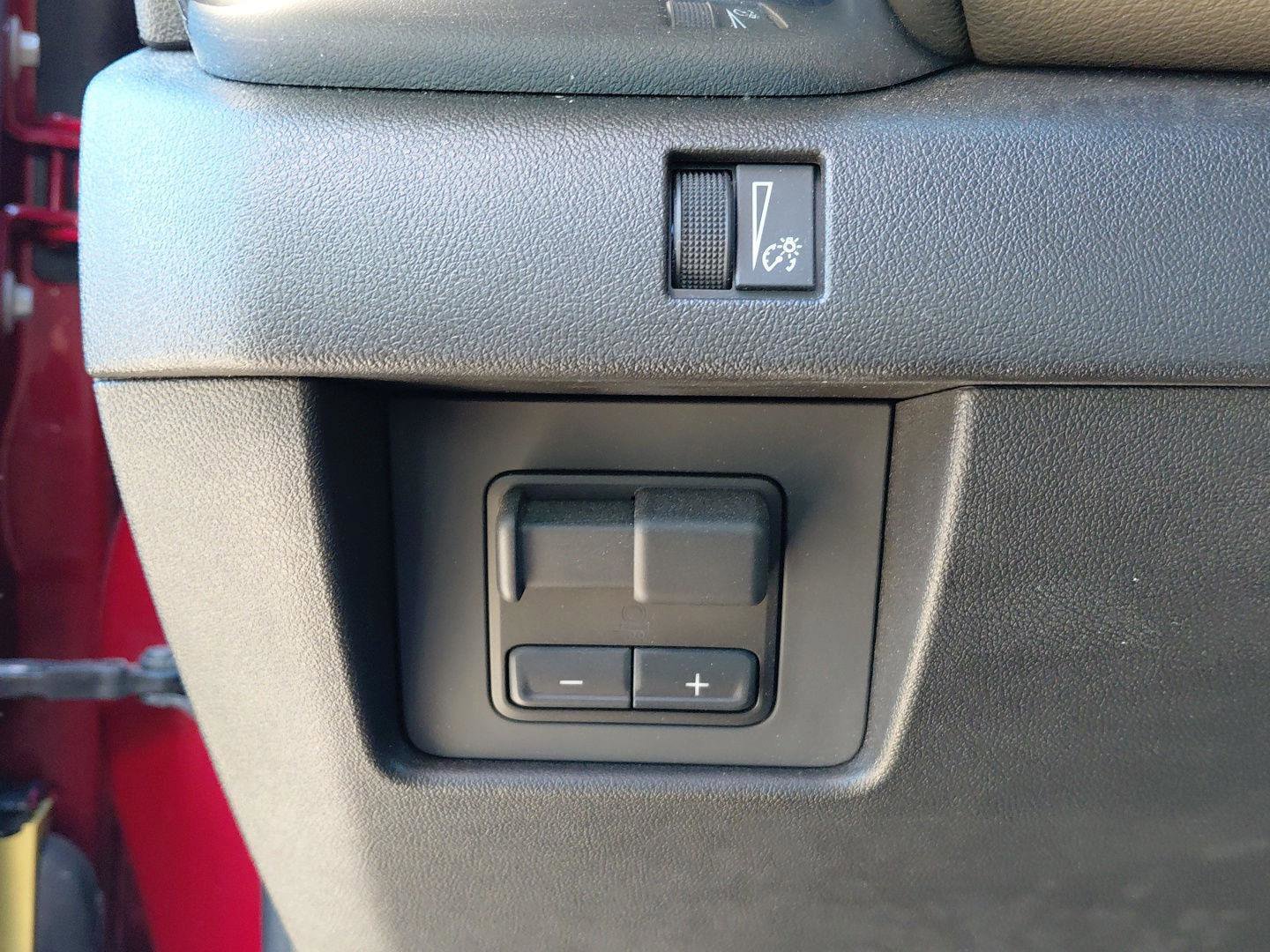 Used 2024 GMC Canyon Denali image 26