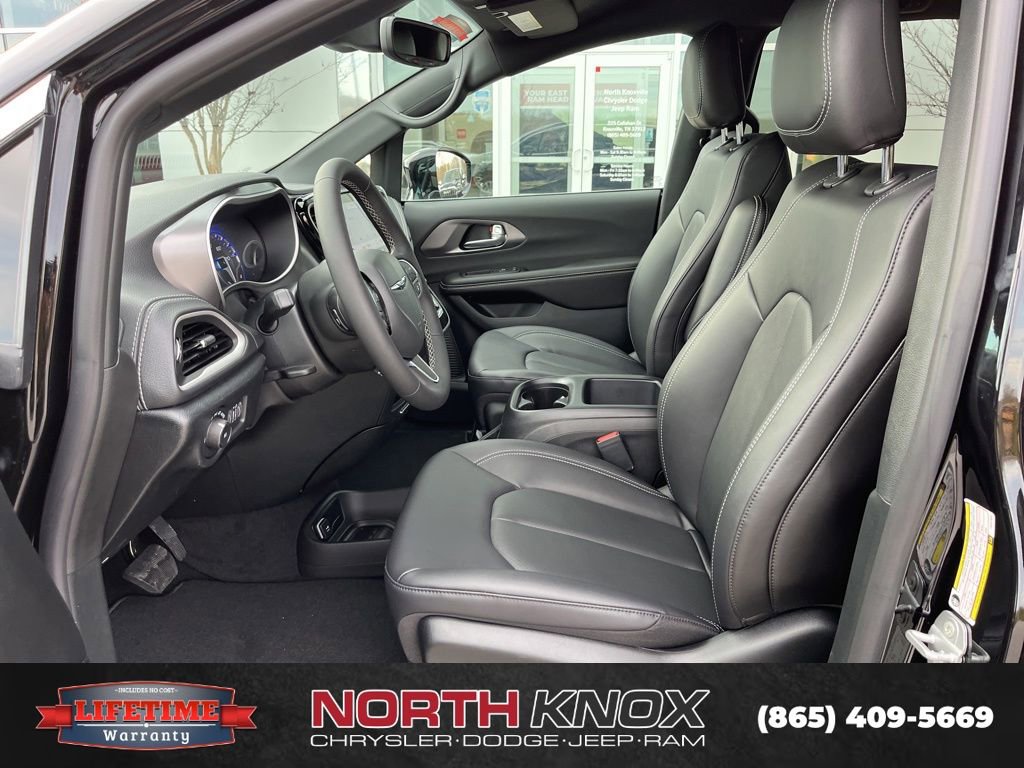 New 2026 Chrysler Pacifica Select image 3